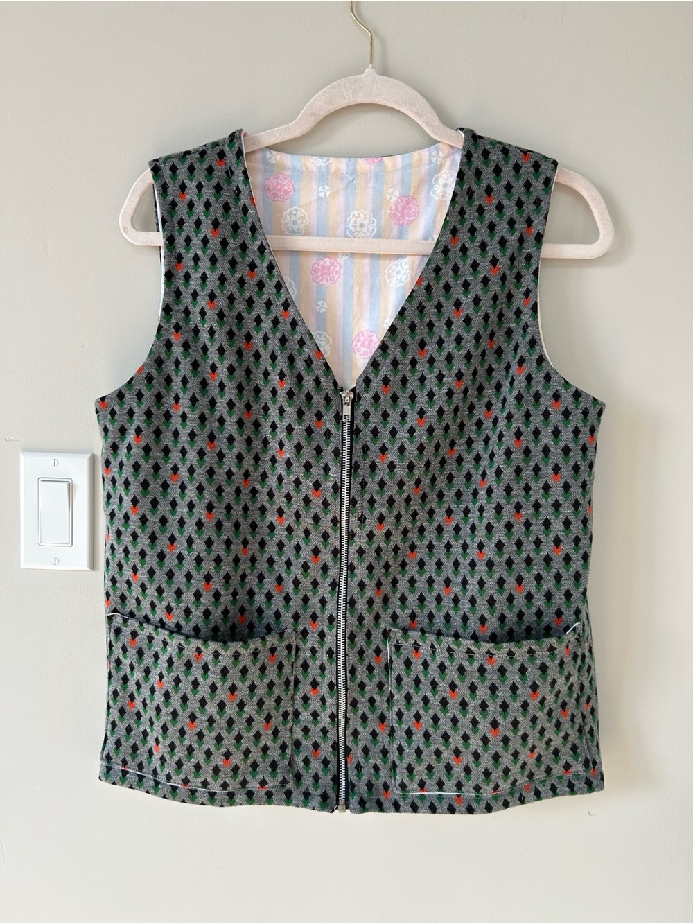Womens Gray Patterned Zip-Front Vest